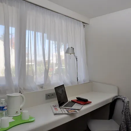 Hotel Inn Design & Restaurant Nantes מלון סנט-לוס-סור-לואר