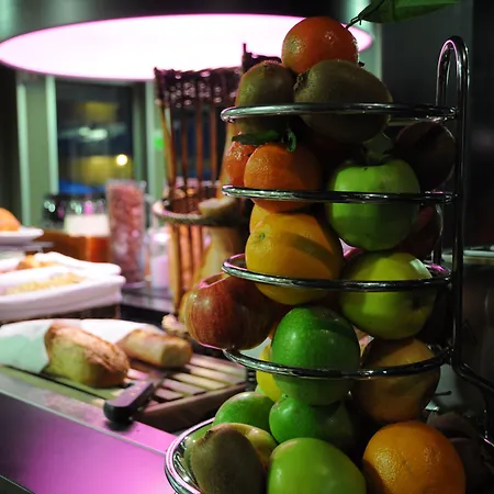 Hotel Inn Design & Restaurant Nantes מלון 3*