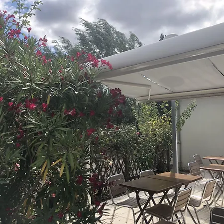 Hotel Inn Design & Restaurant Nantes מלון סנט-לוס-סור-לואר